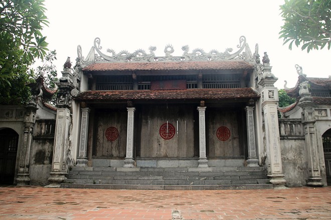 Chùa Bà Đanh còn có tên khác là Bảo Sơn tự, nằm cạnh ngọn núi Ngọc thơ mộng, huyện Kim Bảng, tỉnh Hà Nam. Đây là một trong những ngôi chùa nổi tiếng với câu thành ngữ "vắng như chùa Bà Đanh".